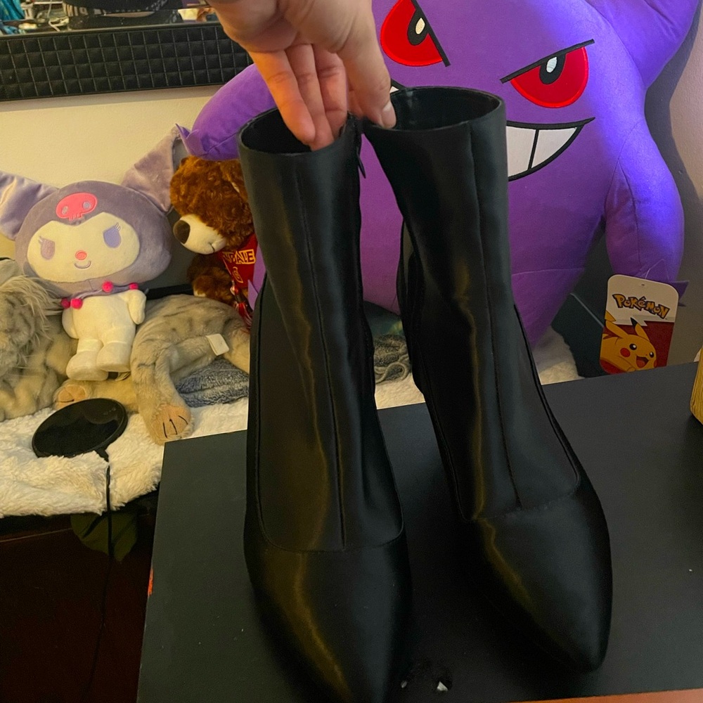 Satin boots🖤